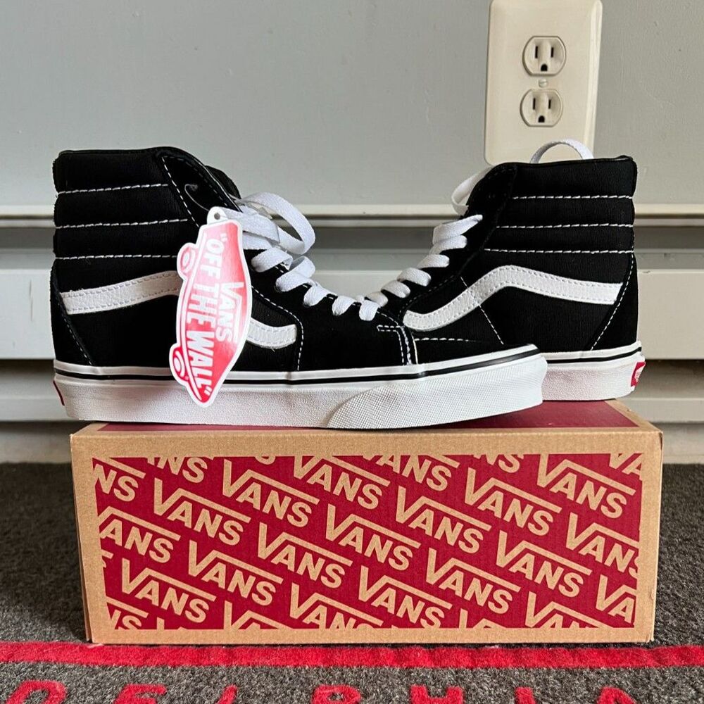VANS - Sk8 Hi Shoe - Black & White